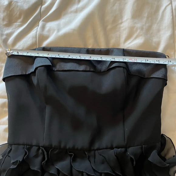 White House black market formal
Black strapless dress size 4 Prom, Party edgy - Picture 11 of 13